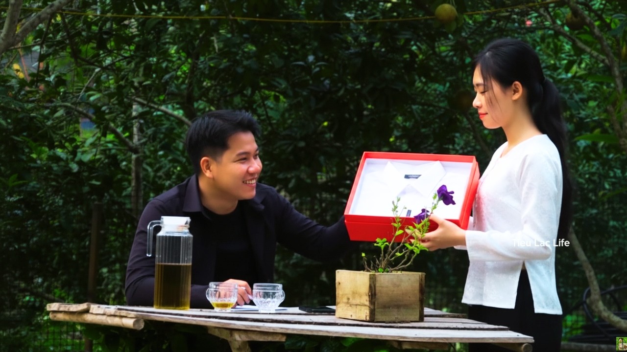Tieu Lac Thanks the CEO with a Surprise Gift | A Moment of Pure Happiness