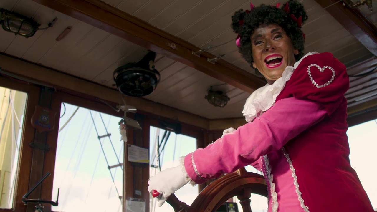 PAKJESBOOT 12 komt naar Hoorn