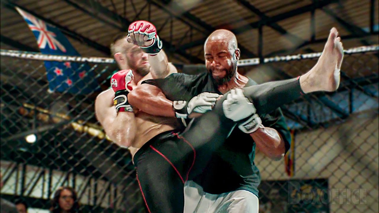 Il maestro di karate fa piangere i lottatori di MMA per 10 minuti