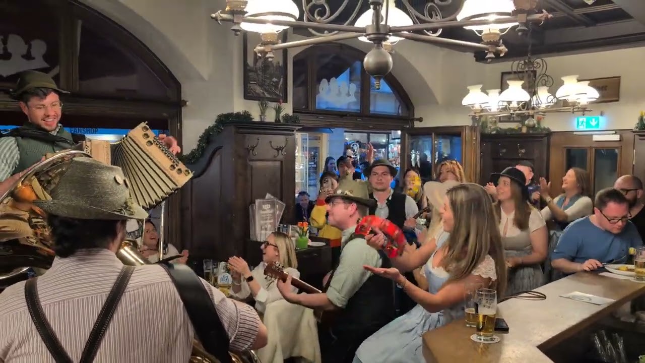 Griabige Gaudi gefällig? Da Augustiner am Platzl macht des gewaltig guad😎🤟