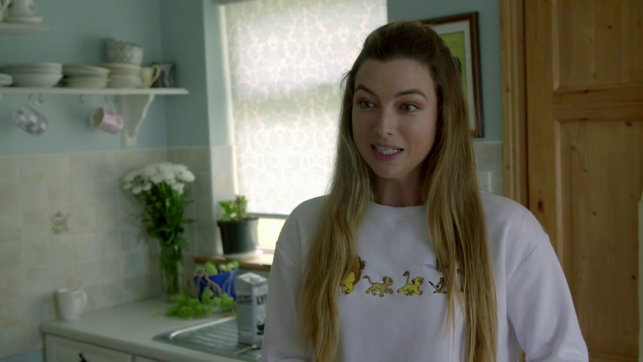 Meghann's Mam gives her opinion on her dating profile | Pulling With My Parents | RT&Eacute;