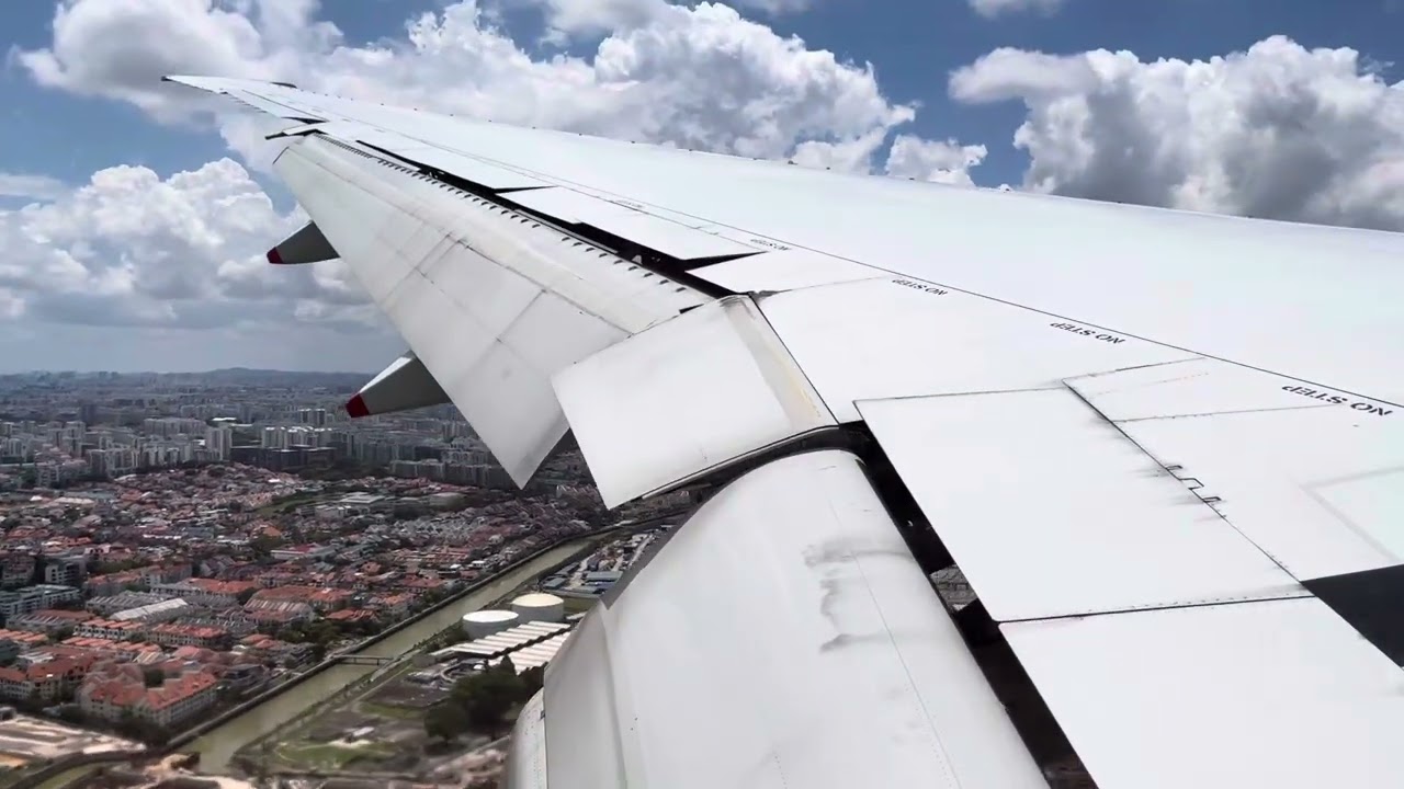 Singapore Airlines Flight 212 landing Singapore Runway 02L then to Gate A2