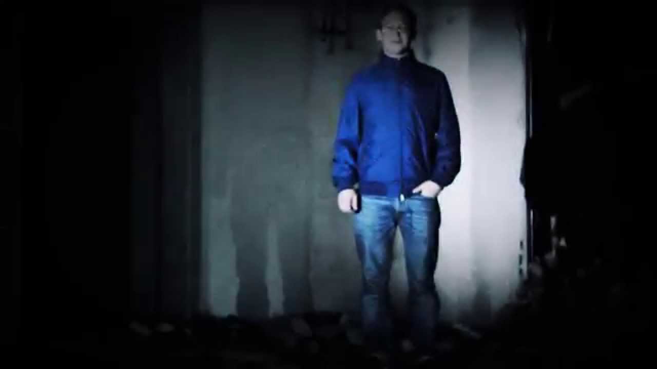 Johnny Moto - Krieg Bedeuten