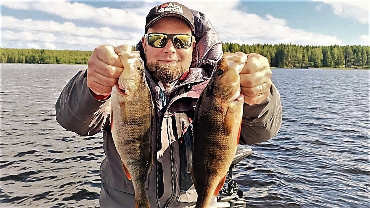 AHVENEN JA KUHAN KALASTUS BLADE VIEHEILLÄ