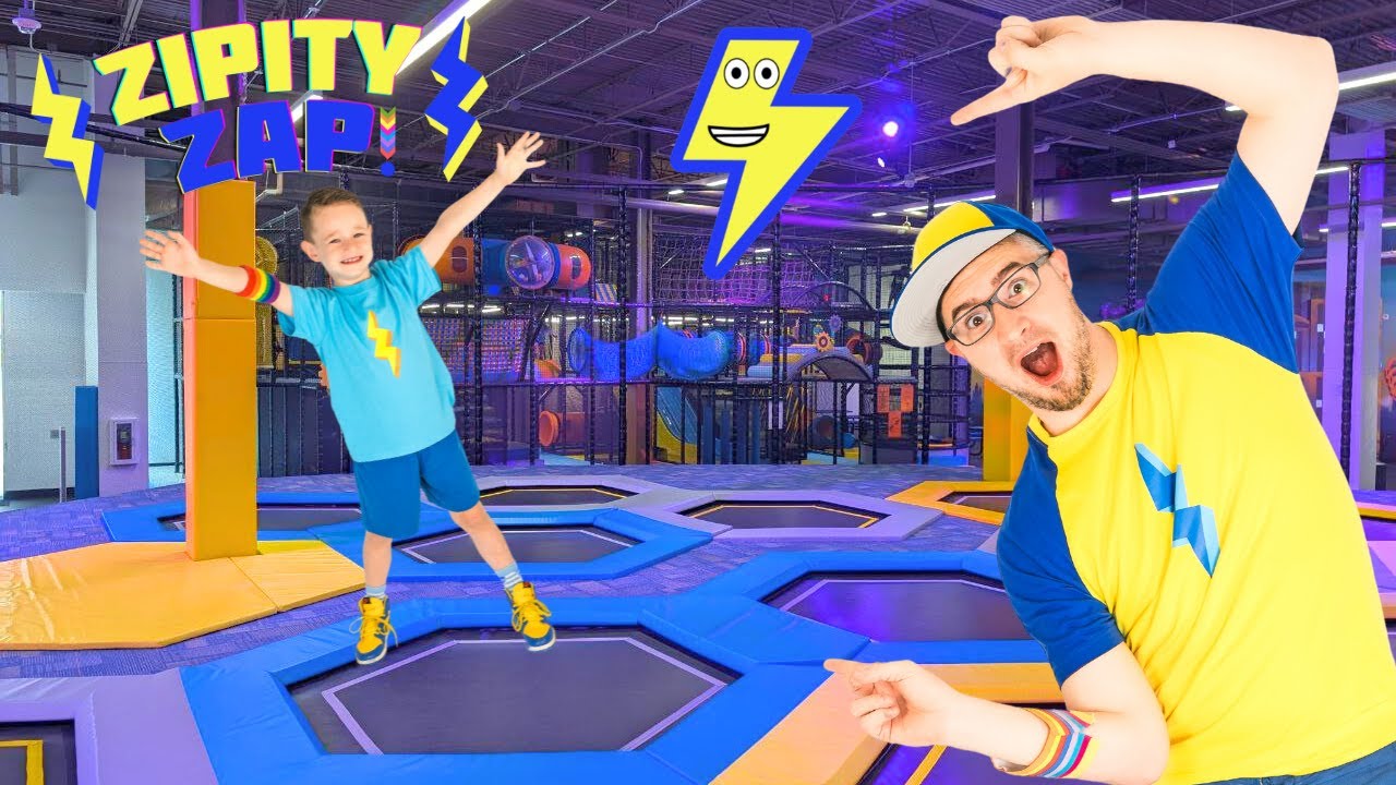 Fun At An Immersive Trampoline Park | ZIPITY ZAP and Beansy Play Floor Is Lava Game