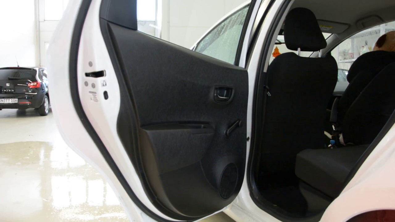 How to remove the door panel Toyota Yaris 2013