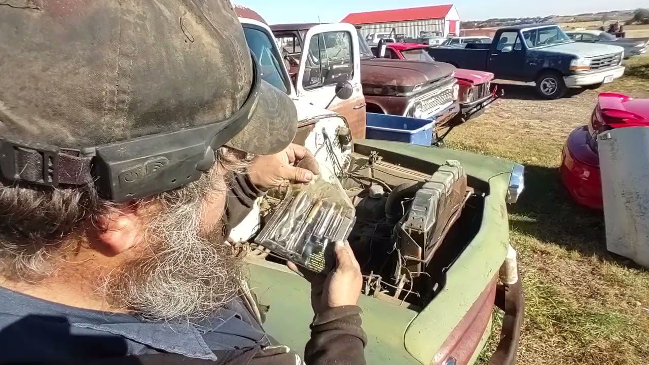 Will This 1957 International S120 4x4 Pickup Start after 4 Years of Sitting #Binder#fyp#cowboytruck