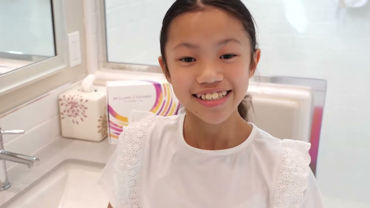 Violet demonstrates insertion and removal of MiSight&reg; 1 day contacts | Morgan Vision Care