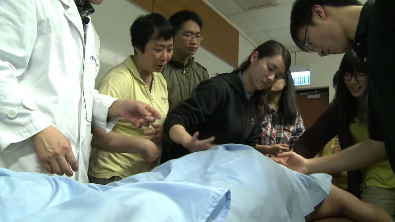 Hong Kong: la médecine chinoise s'adapte à la vie moderne