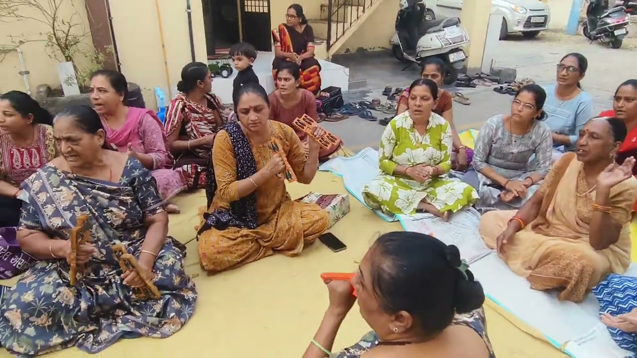 કામકાજ કરી હું તો ફળિયા વચ્ચે બેઠી #bhajankirtan #song #satasang