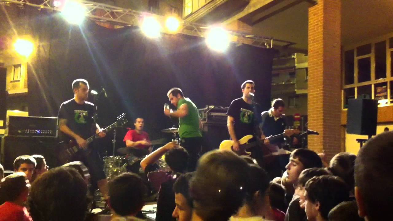 Mundu Kaotikoa (Des-Kontrol) 15-10-11 @Arrasate