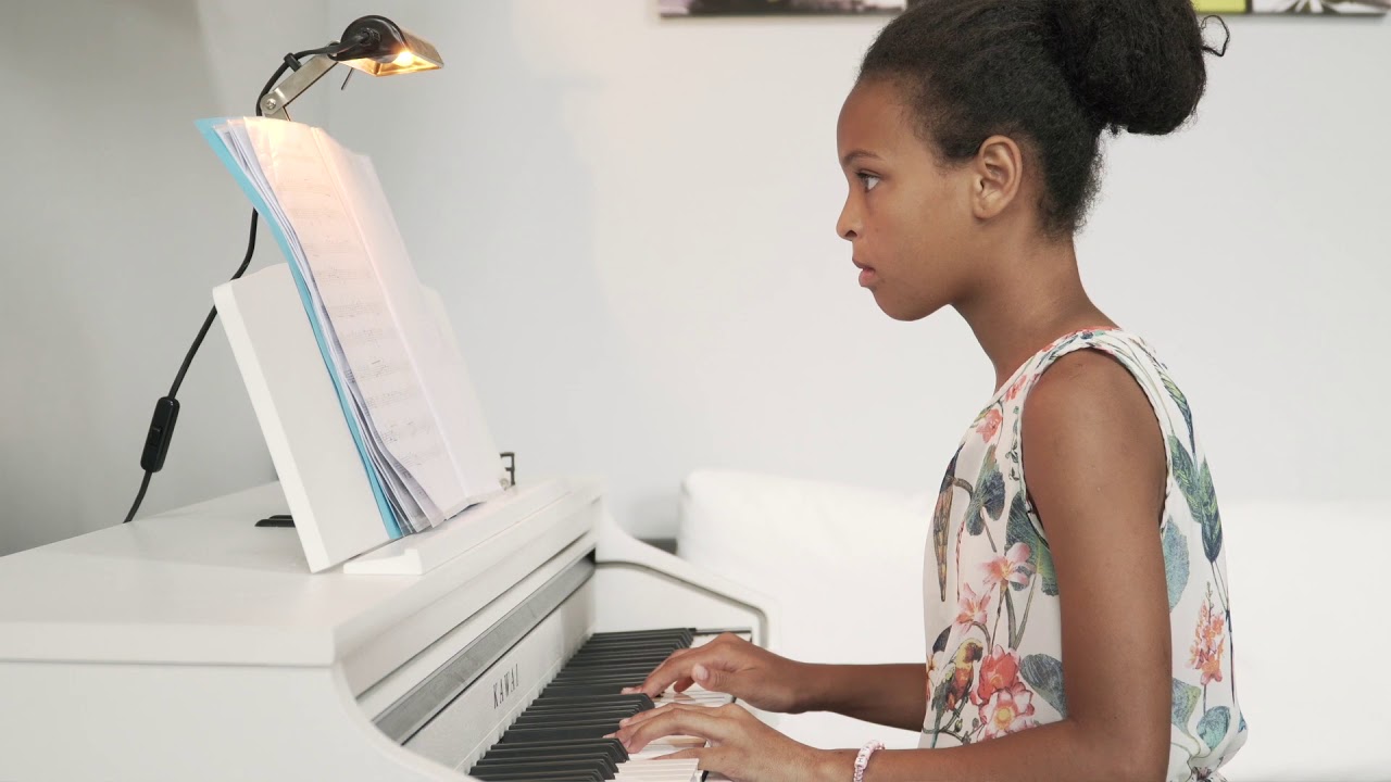 #apprendrelepiano #coursdepiano Déborah 12 ans - Etude. Schytte,  Menuet en Sol mineur. Bach