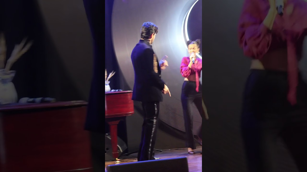 Sidharth Malhotra enjoys Saba Azad&rsquo;s Live Performance & dances😍