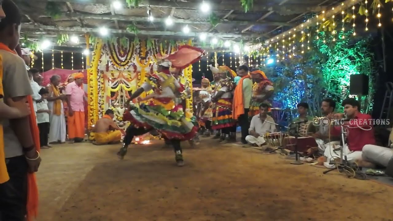 ಗೊಂದೋಳು ಸೇವೆಯಲ್ಲಿ ಶ್ರೀ ದೇವರಿಗೆ ಮಹಾಮಂಗಳಾರತಿಯ ಸೇವೆ #gondolupooje #youtube #explore #explorepage 