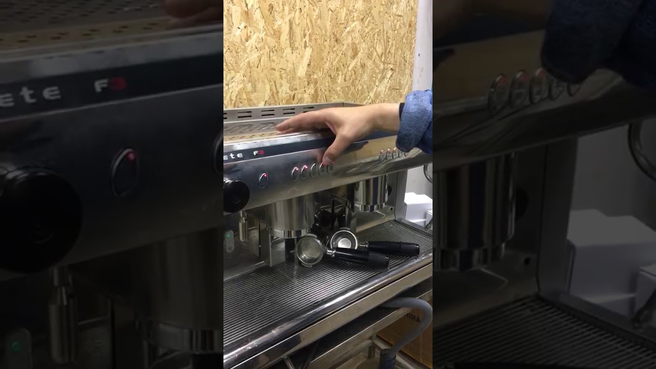 Кофемашина QUALITY ESPRESSO FUTURMAT ARIETE F3/A в работе