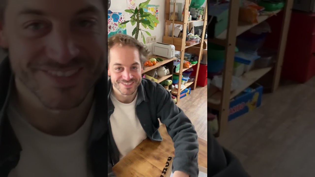 Was kann nur in dem Paket sein? 👀 Unser Album erscheint am 24.01.2025 ❤️