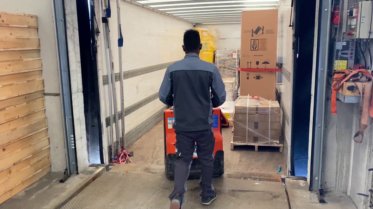Fachkraft f&uuml;r Lagerlogistik oder Fachlagerist/Fachlageristin