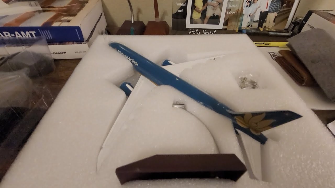 Gemini Jets 1/200 Vietnam Airlines Boeing 787-10 Dreamliner unboxing