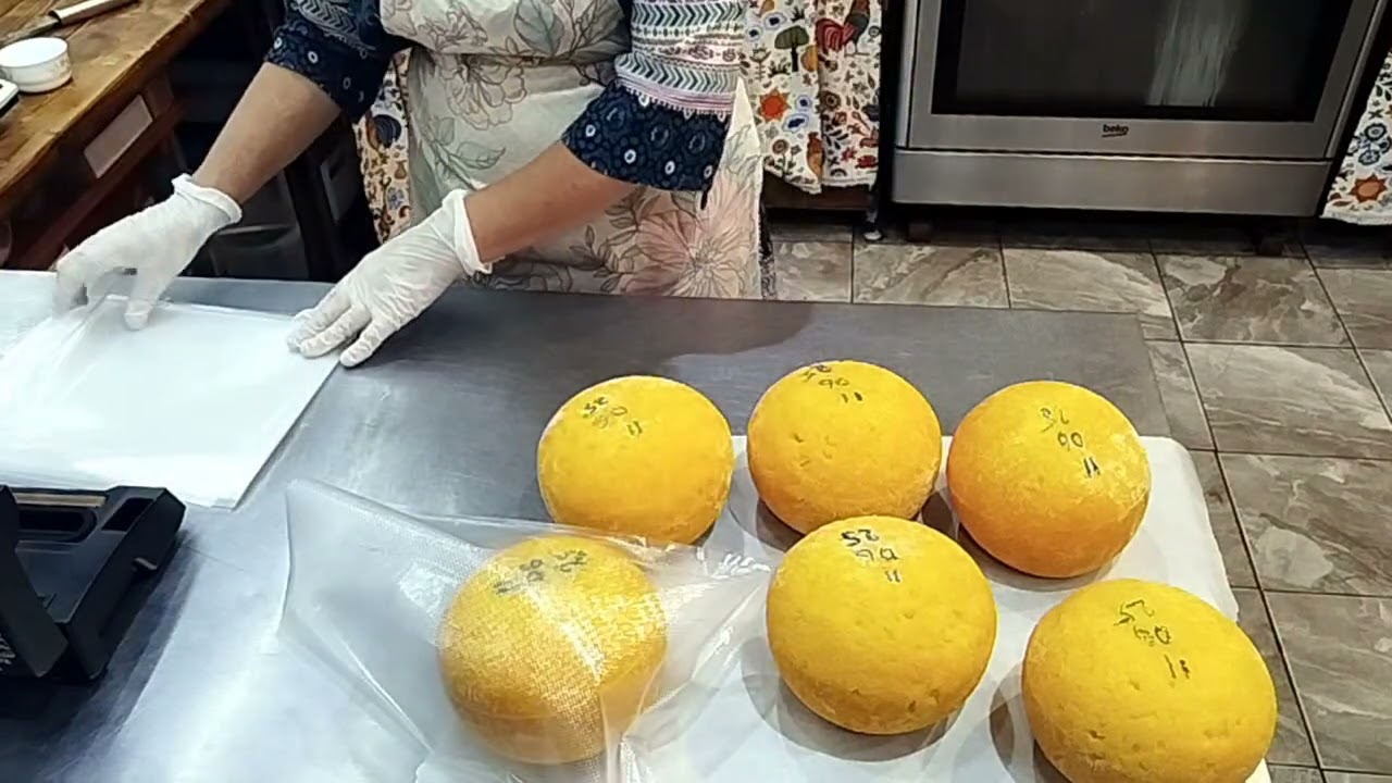 ОБУЧАЮ ПОМОЩНИКА ПО СЫРОВАРЕНИЮ!
