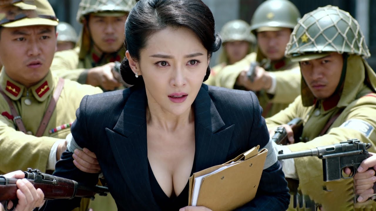 女特工潛入敵營偷走情報，卻不知日軍早就發現她的身份，下一秒帶兵包圍她！#抗日