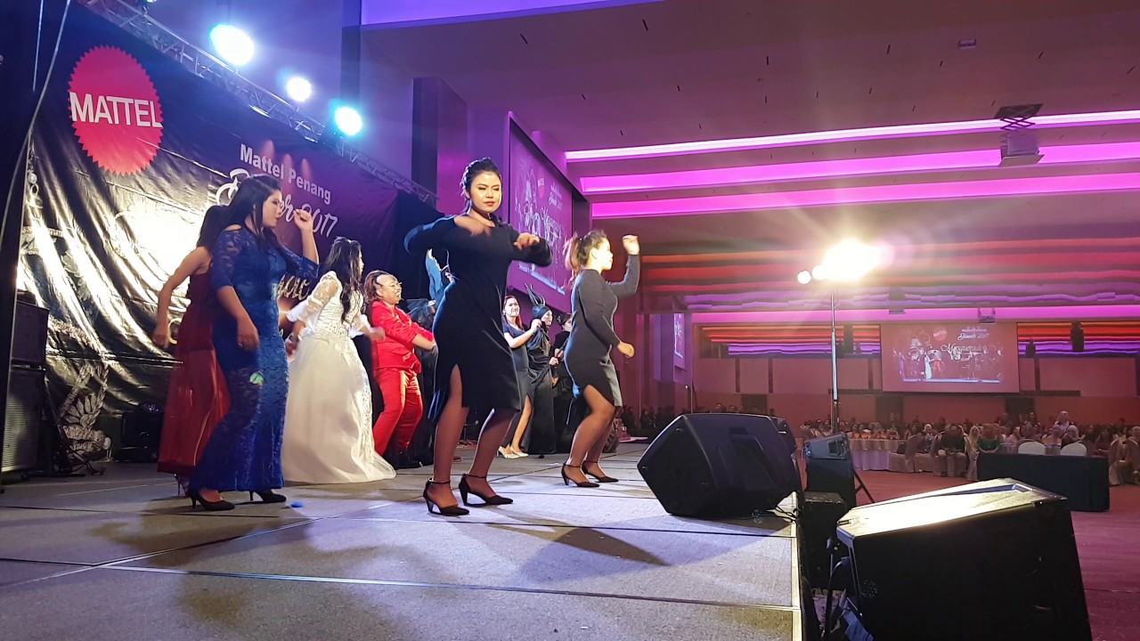 Emcee David Low best dress annual dinner