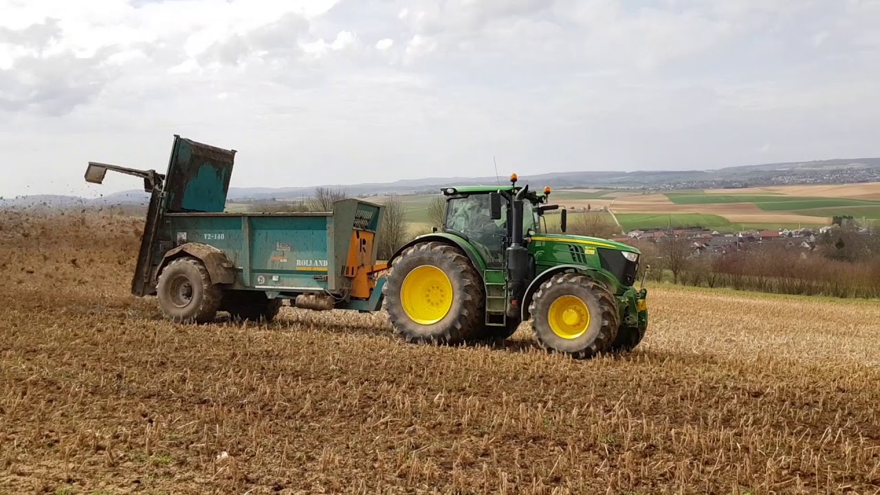 Mist streuen 2018 mit John Deere 6215 R und Rolland V2 - 140
