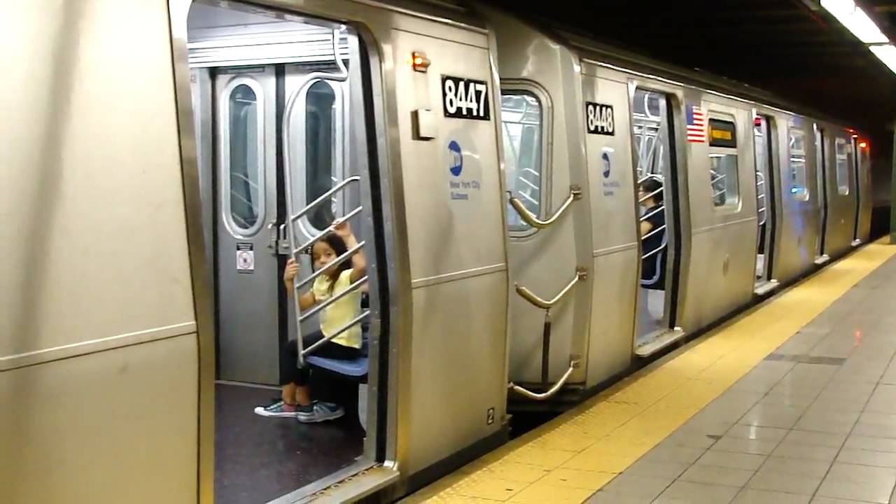 R160A M train enters pacific street