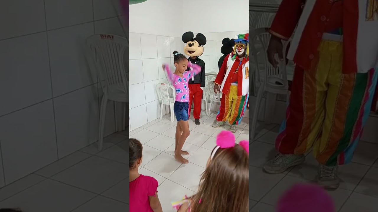 PALHAÇO NESCAU NO ESPAÇO CORPO E MENTE DE PAULISTA BRINCANDO COM AS CRIANÇAS DIA 18/10/2025  PARTE 1