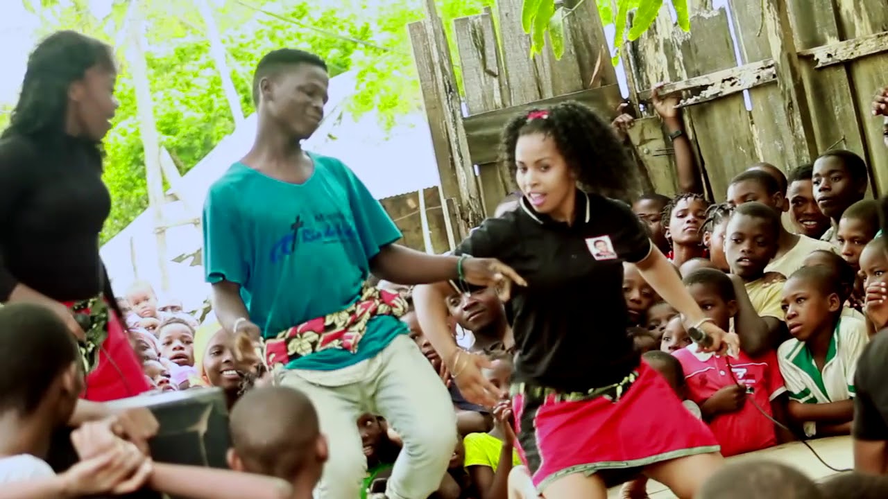 Maizinha Ft Diva Ana Ekoma (Oficial Video HD) mp4 By AP Films