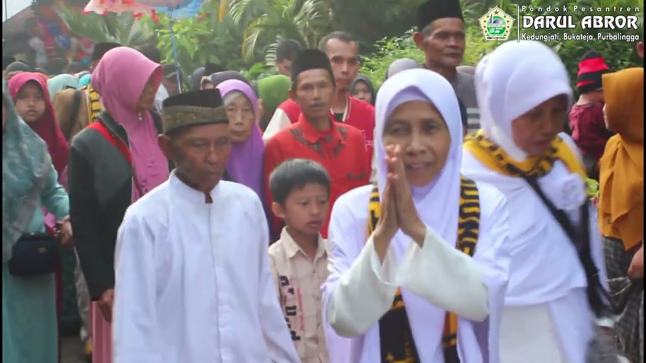 Pelepasan Jama'ah Umroh | Pondok Pesantren Darul Abror Bukateja