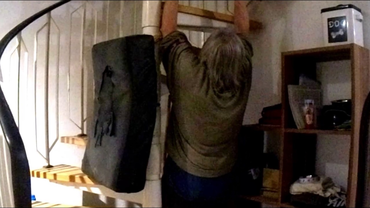 Klimmzüge Stufen von unserer Wendeltreppe (Deadhang) 1x38Wdh. (1632. Tag in Folge) 👍🏻💪🏻😊❤️🤝🐶🤸🌄🌃
