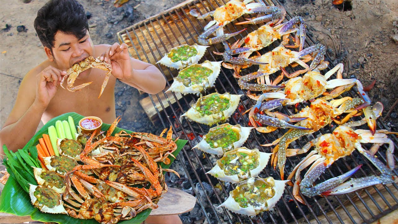 Cooking Crabs Seafood BBQ Eating with Hot Spicy Sauce So Delicious - Grilled Horse Crabs BBQ recipe