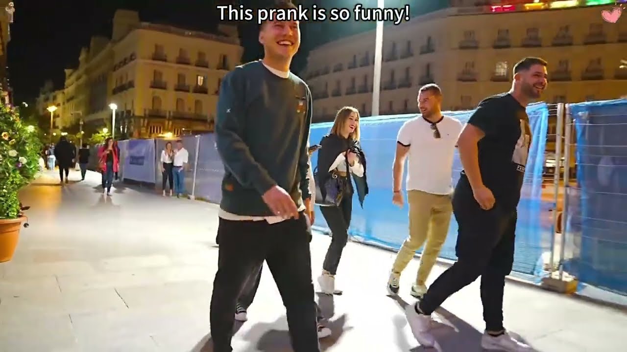 This Bush Scares Everyone in Madrid !!!#usa #fyp #prank #happy #funny #people#foryou#happy