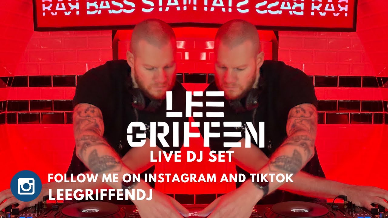 DJ set in a French underground tube station