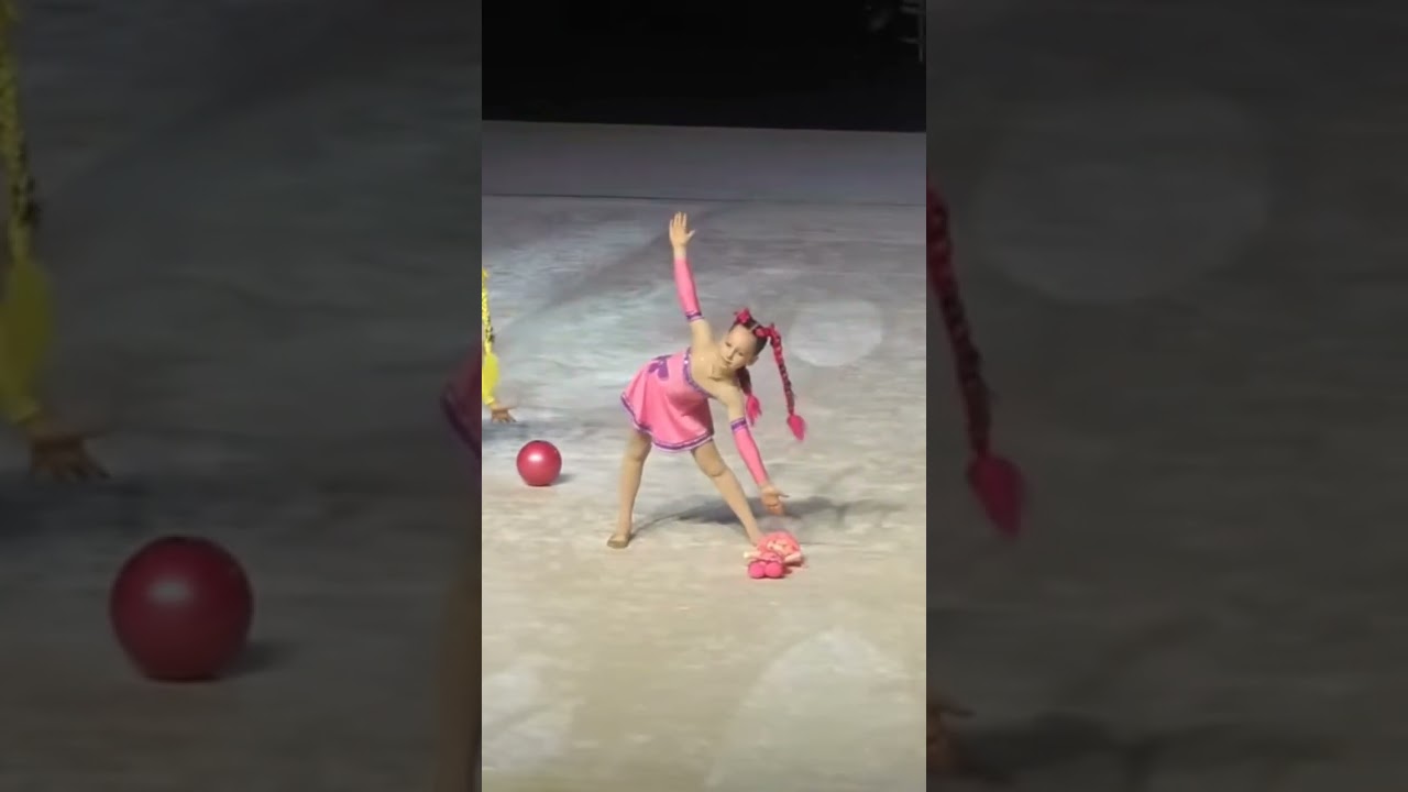 #танец. Девушки с косичками