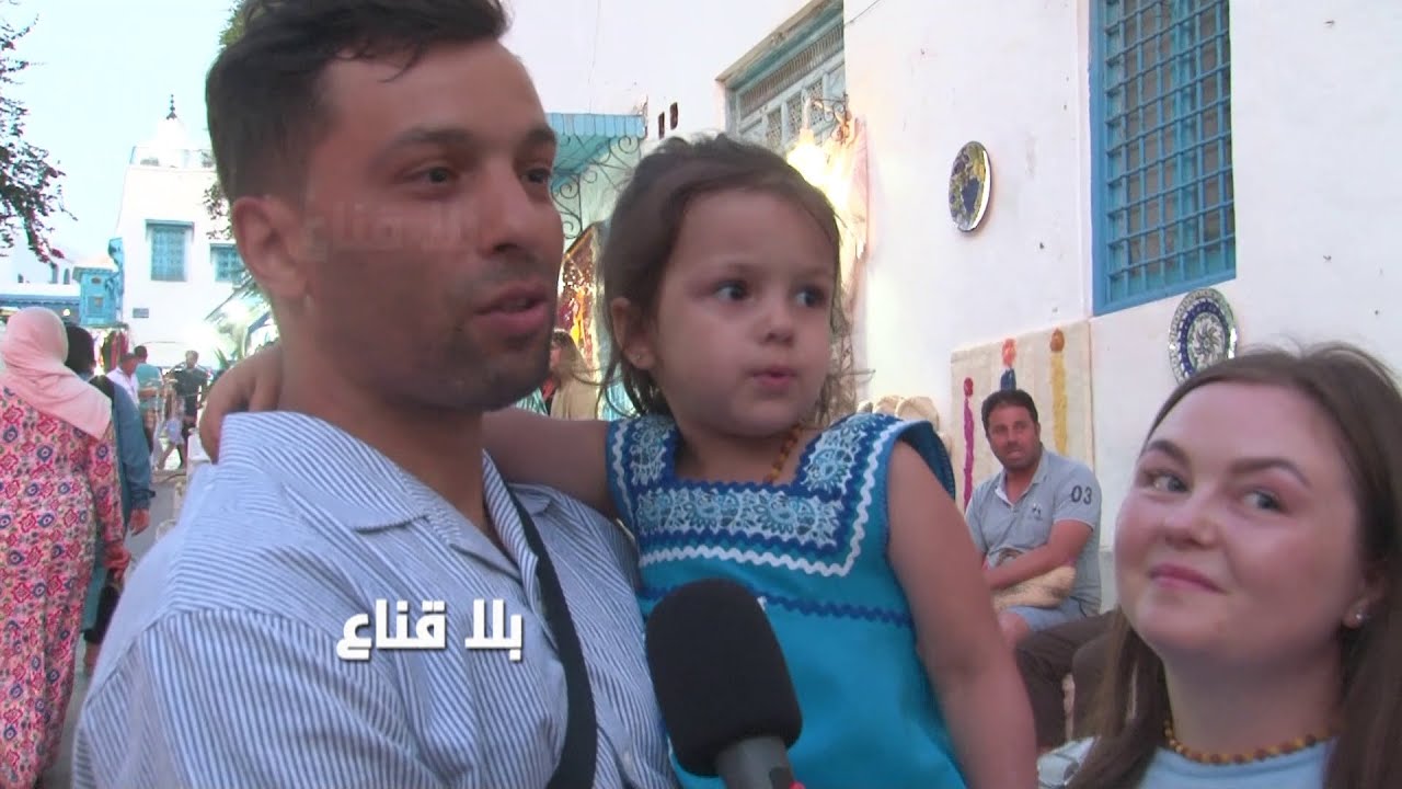 كوبل روسية وتونسي بعد أربع سنوات غربة يعودان من جديد الى تونس..دموع الفرحة واحساس العودة لايوصف !!