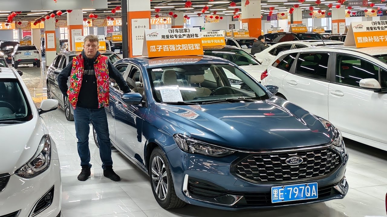 Обзор автомобилей на площадке в Китае.
