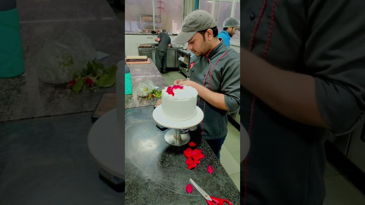 1.5 किलो वनीला फ्लेवर का हार्ट डिज़ाइन केक कैसे बनाएं? #वनीला #वनीलाकेक