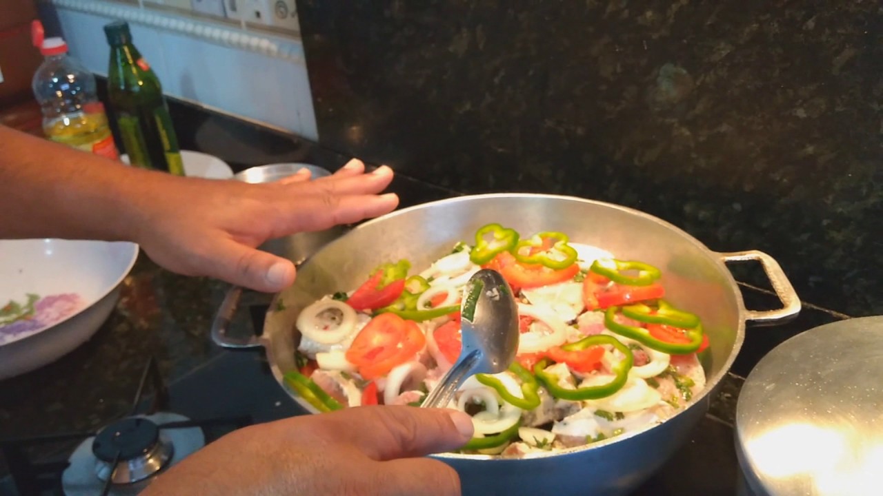 MUQUECA OU PEIXE AO MOLHO