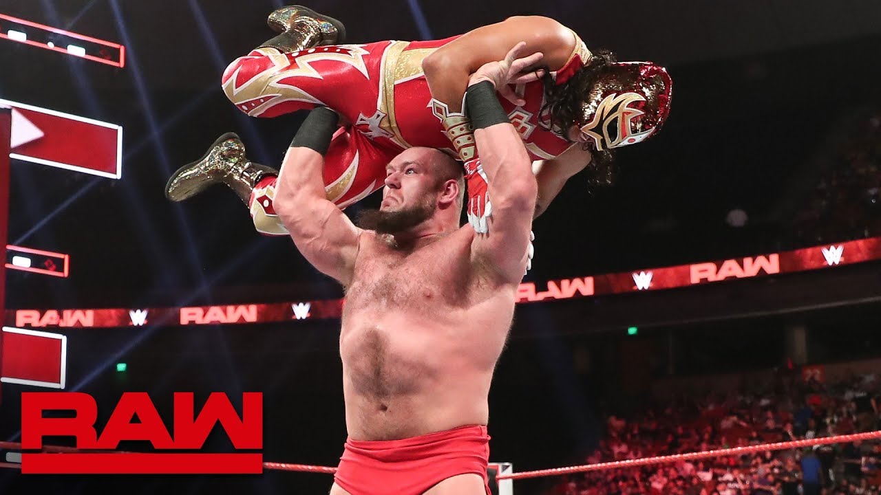 Ларс Салливан атакует Lucha House Party: Raw, 3 июня 2019 г.