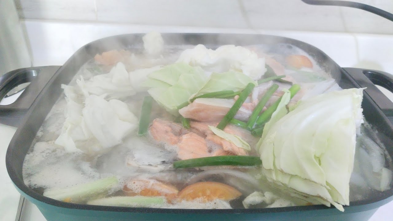 FIRST TIME COOKING  USING COOKING POT//SALMON HEAD SOUP#cookingpot #reels #youtubeshort #food
