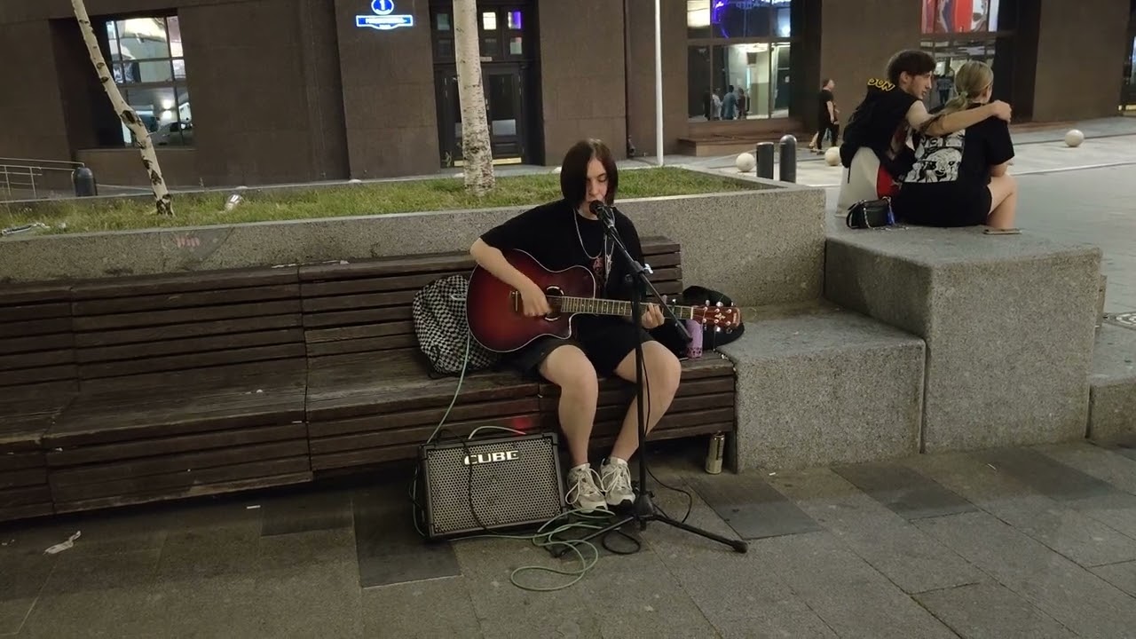 Нервы - Вороны - #кавер песни спел на улице #Рождественка в #Москве музыкант Даня Бастард #Moscow
