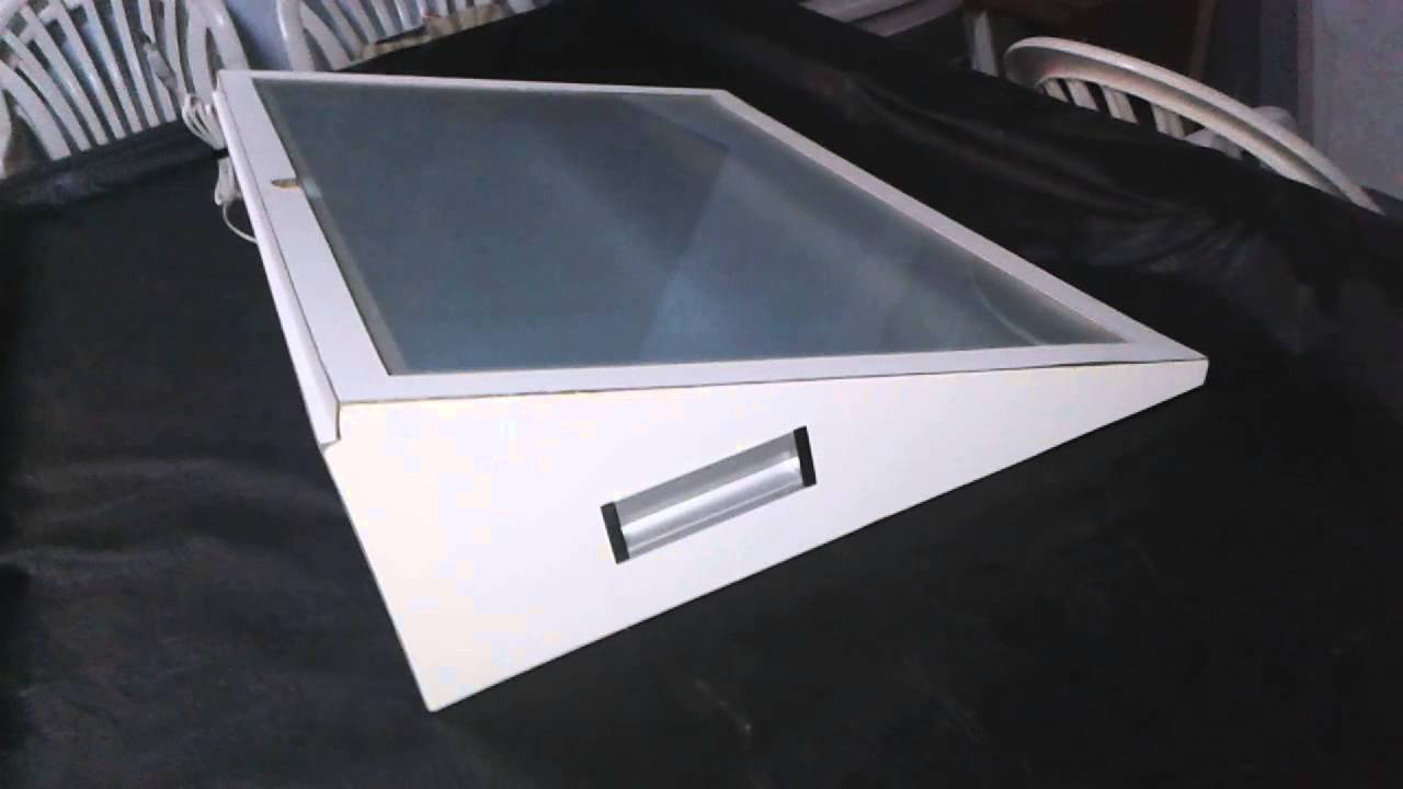 Mesa de desenho iluminada do Fábito