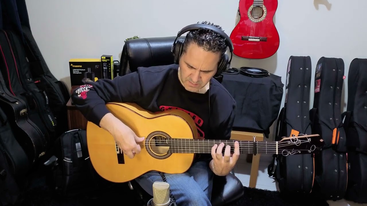 ESTA GUITARRA ES UN PIANOOOO 