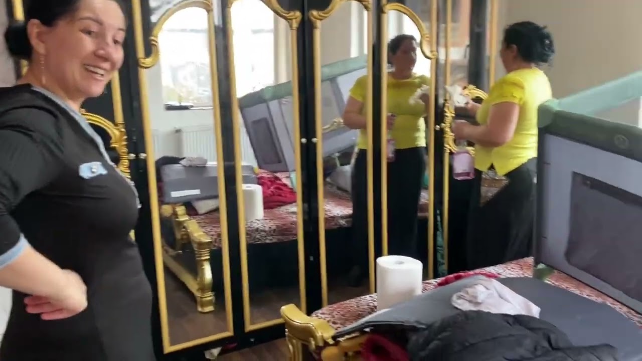 Anca Și Dana să pregătesc Cine vine la ei în vizită