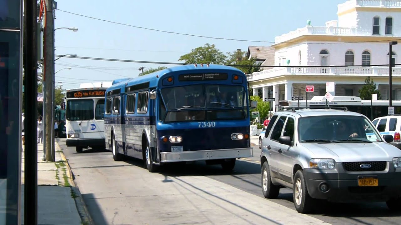 Vintage buses in Rockaway Park part 1