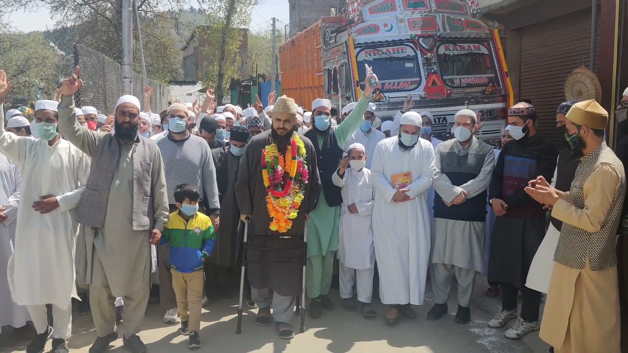 Mirwaiz Qazi Ahmad Yasir welcomed at Idara Tehqiqat E Islami on his visit after a gap of 2 years