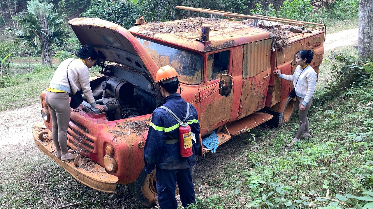 The girl accepted the challenge of restoring a fire truck that had been abandoned for many years.