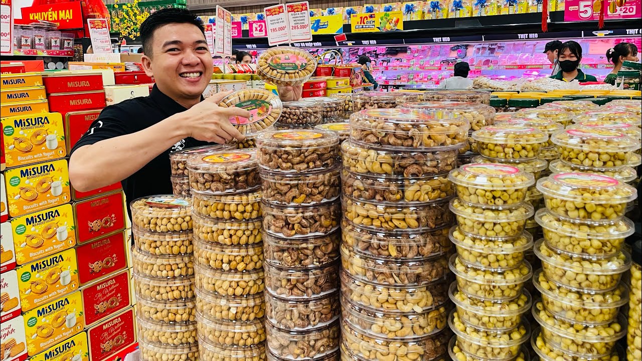 Rực Đỏ SIÊU THỊ HÀNG TẾT Khây Mứt, Quần Áo, Bớp Đầm, Bánh Kẹo Đồng Loạt Giảm Giá 