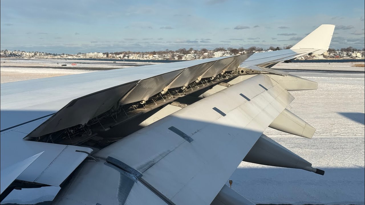 Lufthansa Airbus A340-600 landing in Boston | Wingview (HD)